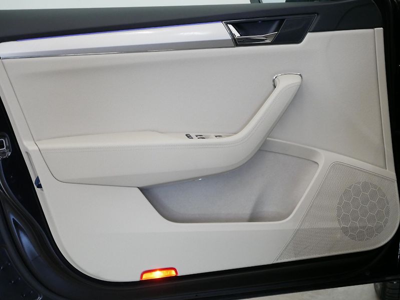 Škoda Superb - fotka 12 z 30