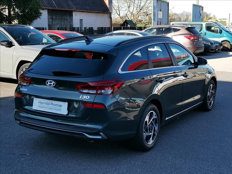 Hyundai i30 1,6 T-GDI WG DCT STYLE SAFETY - fotka 4 z 17