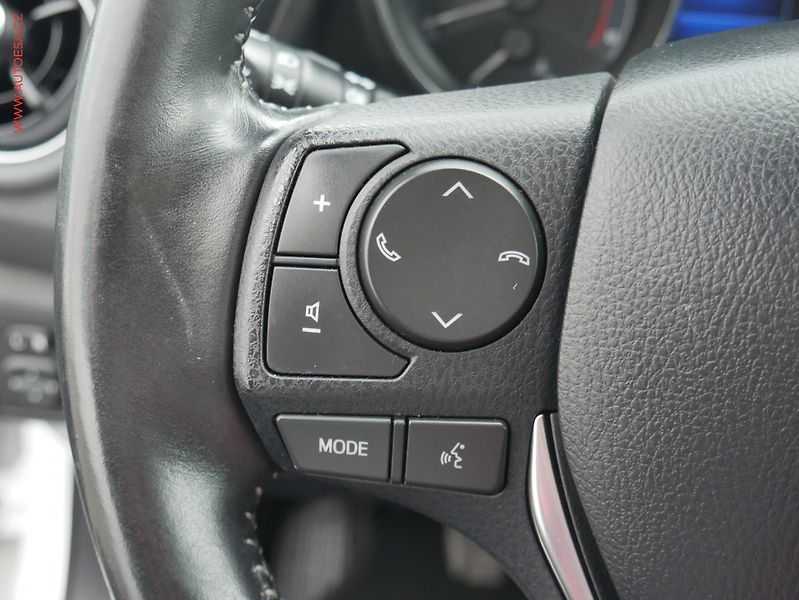 Toyota Auris (2017) 1.6i, ČR, AC, kamera - fotka 18 z 21