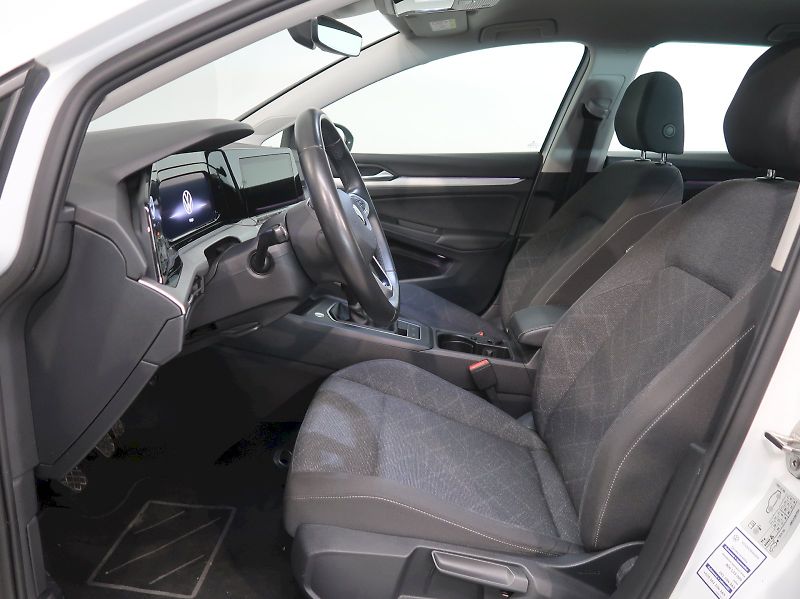 Volkswagen Golf (2022) LIFE VARIANT 1,5TSI 96KW LED A - fotka 10 z 37
