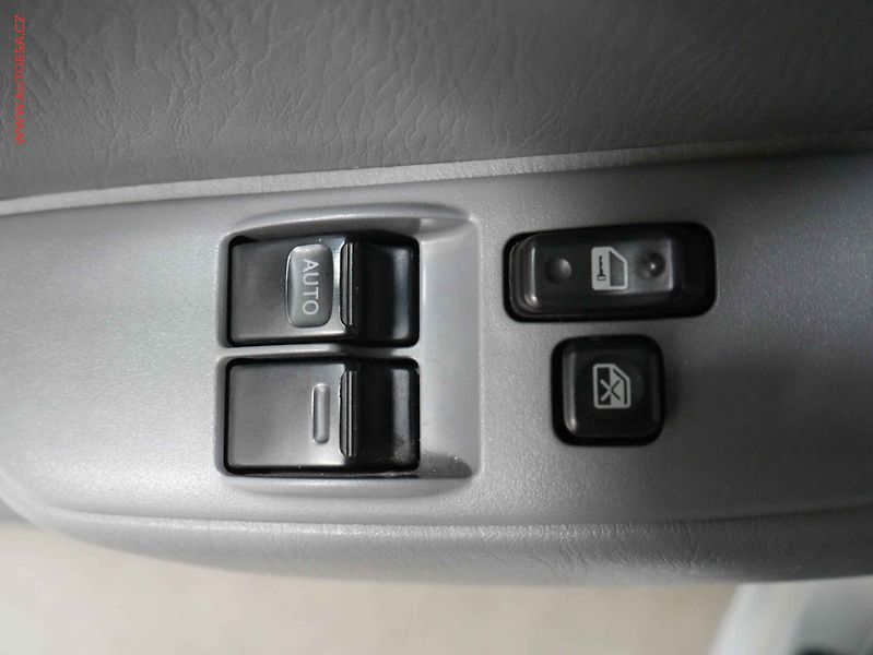 Toyota RAV4 (2001) 2.0VVT-i 4x4, AC - fotka 16 z 18
