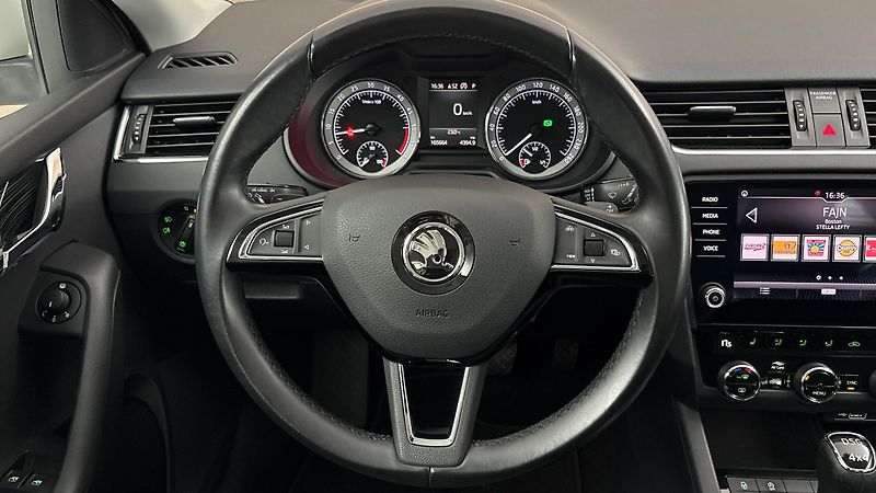 Škoda Octavia 2.0 TDI DSG 4x4 Style Combi - fotka 9 z 25