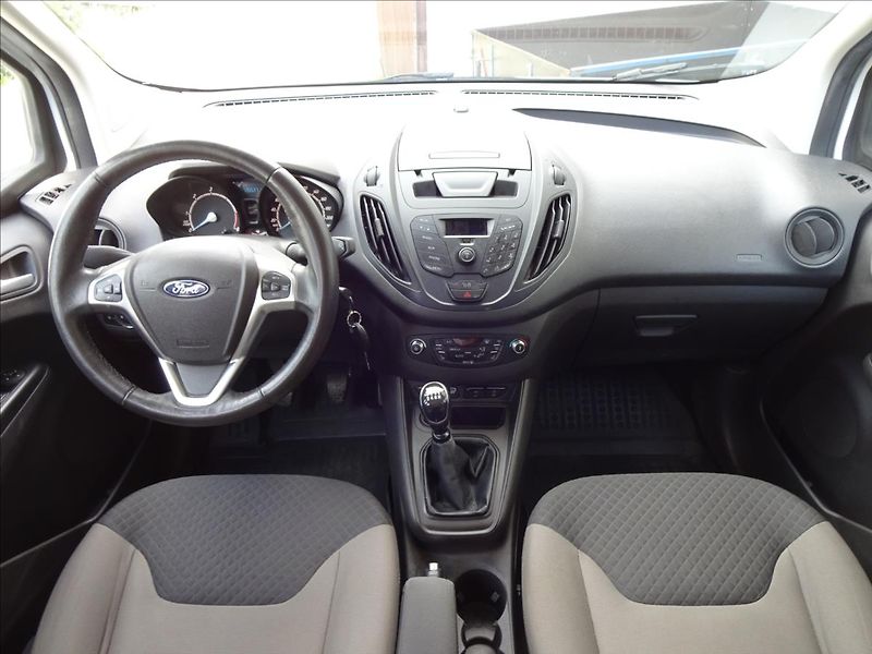 Ford Tourneo Courier 1.5 TDCI - fotka 28 z 44