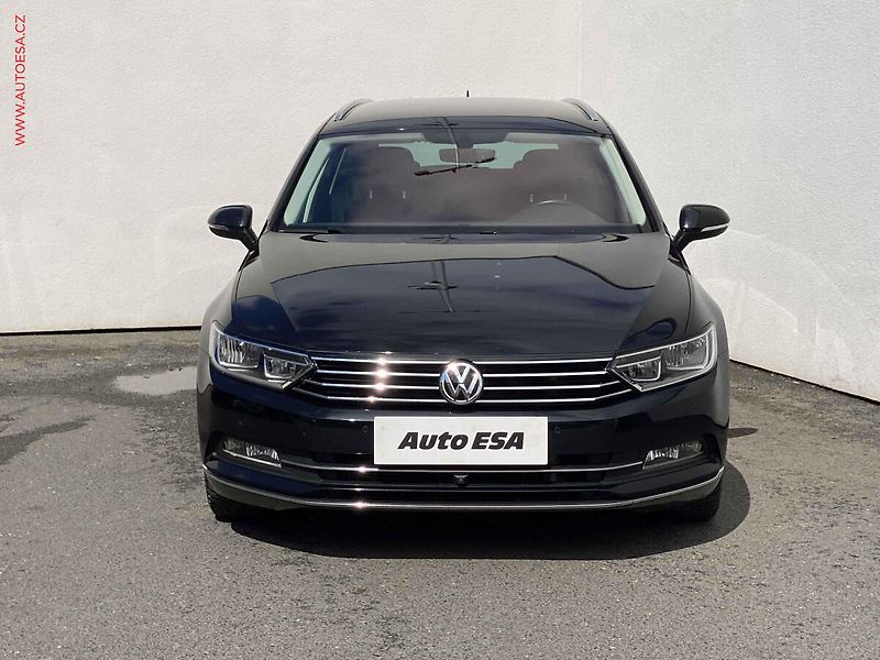 Volkswagen Passat (2015) 1.8 TSi, Highline, DSG, kůže - fotka 2 z 16