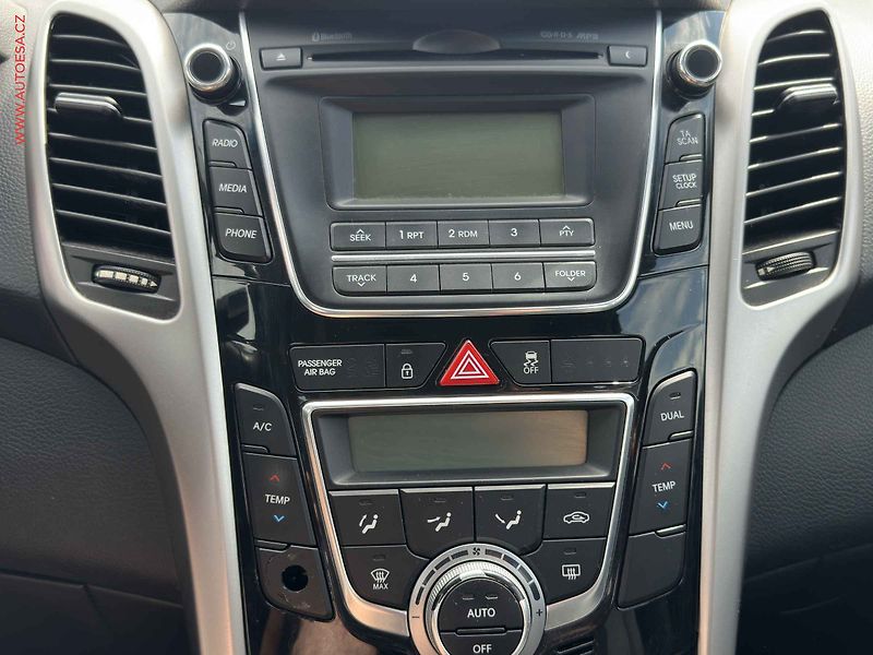 Hyundai i30 (2016) 1.6CRDI, STK7/28 - fotka 13 z 18