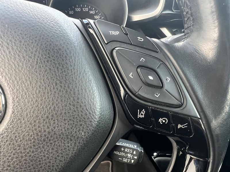Toyota C-HR (2018) 1.8 VVT-i E-CVT - fotka 13 z 39