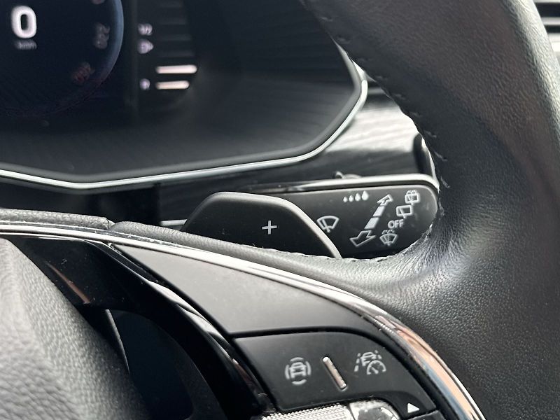 Škoda Superb (2023) Combi 2.0 TDI DSG Style - fotka 16 z 35
