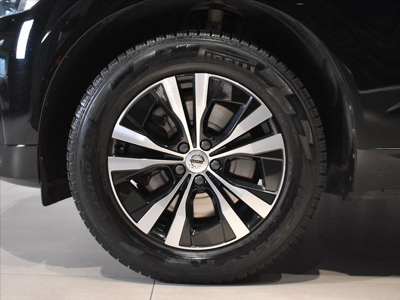 Volvo XC60 2,0 B4 AWD PLUS tažné,Bezklíč - fotka 8 z 24