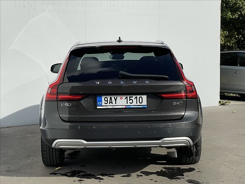 Volvo V90 2,0 B4 AWD Cross Country Plus - fotka 21 z 21