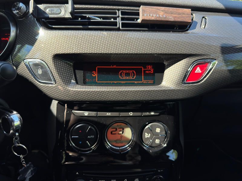 Citroën DS3 1.6HDi 82kW ČR KŮŽE NOVÁ STK  - fotka 13 z 21