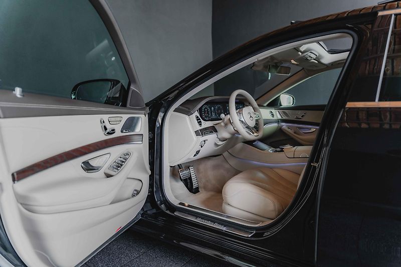 Mercedes-Benz Třídy S (2020) S400dL*AMG*HUD*2xLCD*R20 - fotka 11 z 16