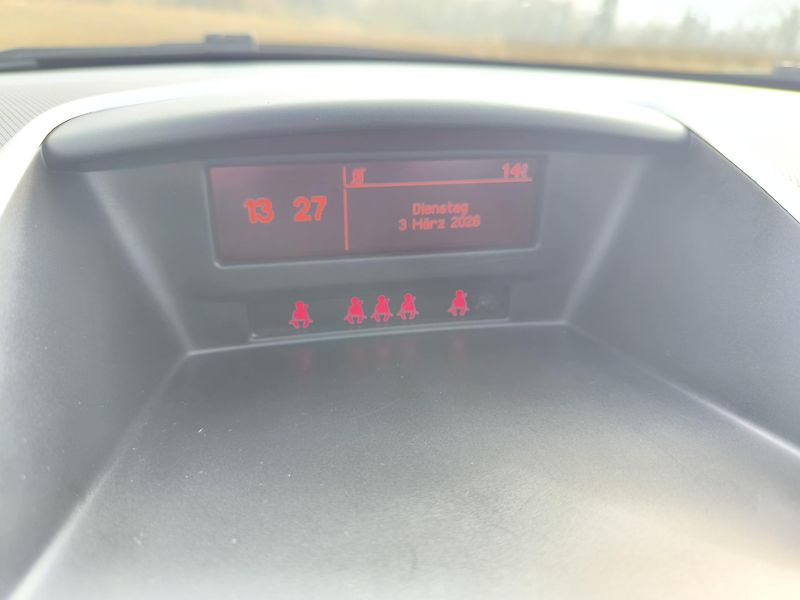 Peugeot 207 1.4  1.MAJITEL, DOLOŽENÉ KM - fotka 22 z 25