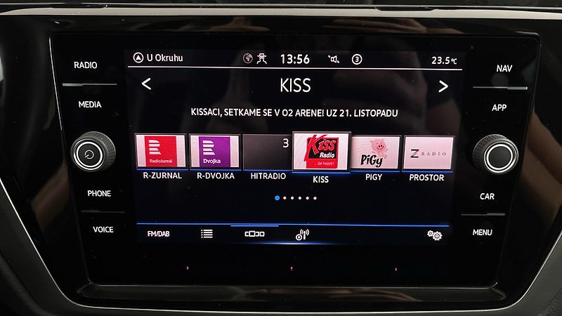 Volkswagen Touran 2.0 TDI DSG Comfortline - fotka 11 z 27