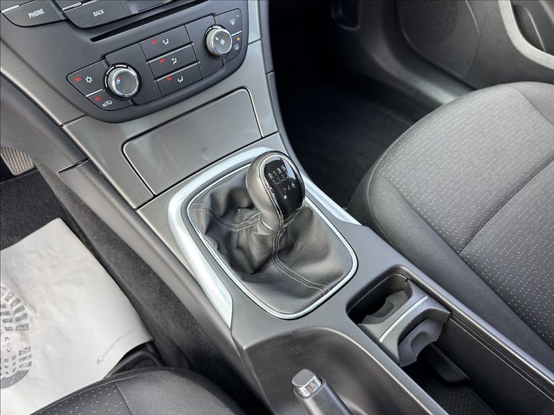 Opel Insignia 1,6 i 85kW tažné KLIMA ALU - fotka 35 z 50