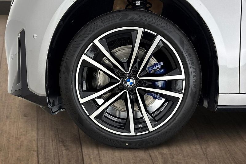 BMW iX3 40 - fotka 28 z 28