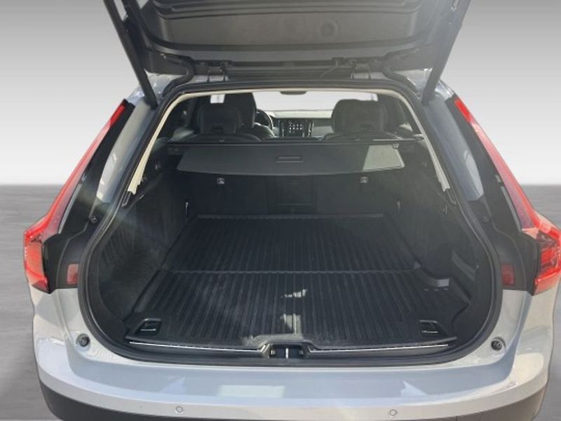 Volvo V90 CC B4 AWD Core NezTop Tažné - fotka 20 z 20