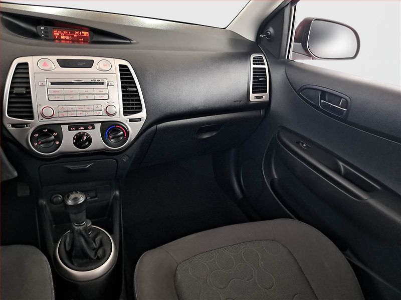 Hyundai i20 (2009) Comfort 1.2, Serv.kniha - fotka 8 z 17