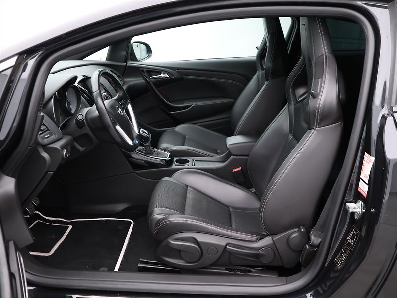 Opel Astra 2,0 T 206kW OPC Black Edit. CZ - fotka 11 z 29