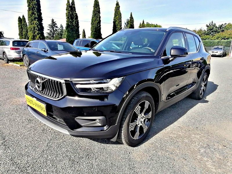 Volvo XC40 (2019) 2.0 T4 AWD INSCRIPTION ČR - fotka 2 z 39