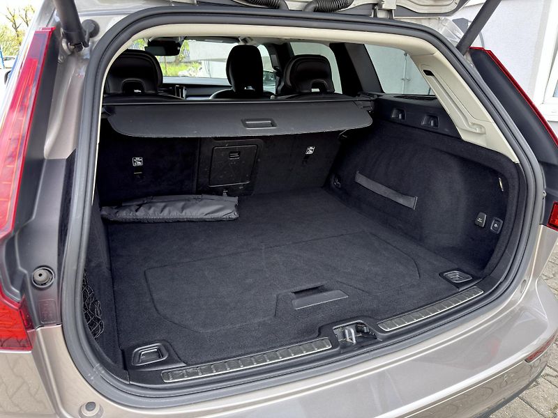 Volvo V60 CrossCountry D4 AWD // 4x4 - fotka 15 z 43