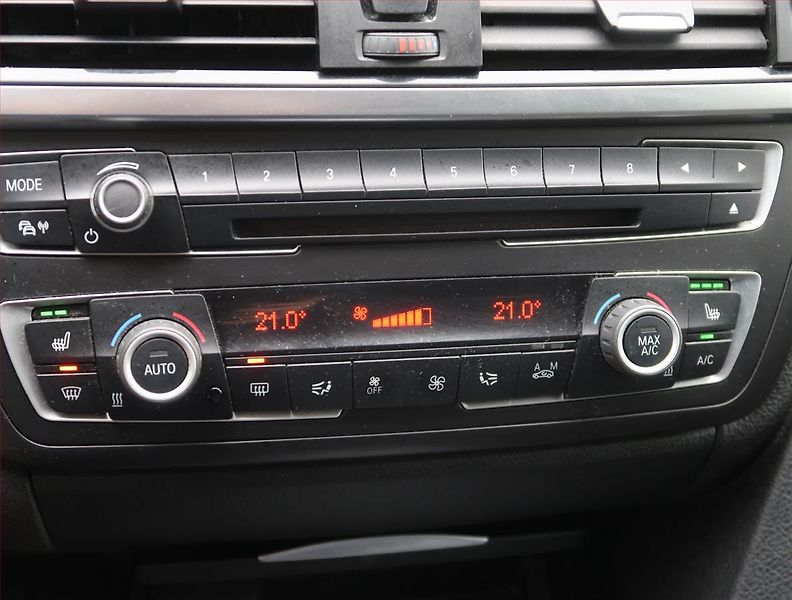 BMW Řada 3 (2014) Modern Line 320d xDrive GT - fotka 21 z 23