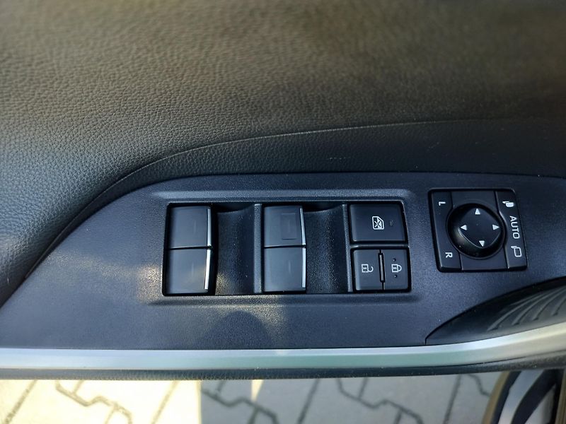 Toyota RAV4 2.5 4x4, plug in hybrid - fotka 10 z 29