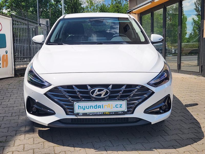 Hyundai i30 1.MAJ.-AUTOMAT-NIZKÉ KM-KAMERA - fotka 3 z 9