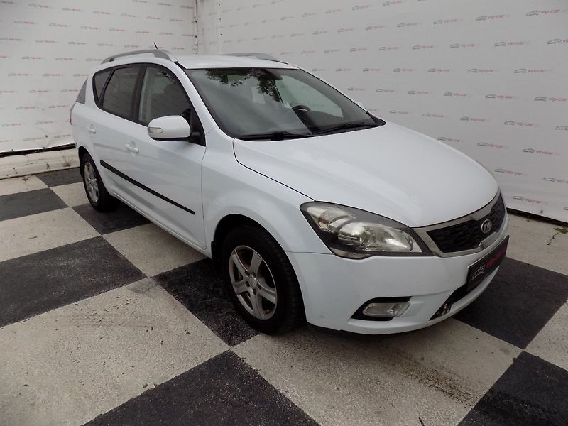 Kia Ceed (2012) 1.6GDi/2.Maj.ČR/Klimatizace/ - fotka 5 z 34