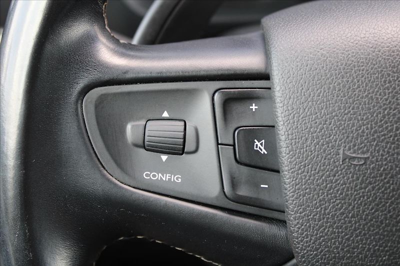 Citroën Jumpy 2,0 HDi  ČR,DPH,AT,8MÍST,SHINE - fotka 21 z 43