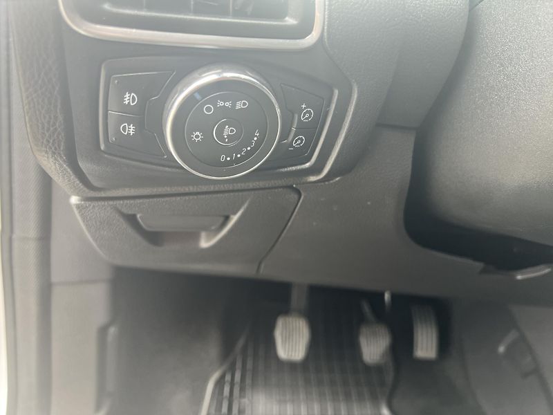 Ford Focus 1.6i KLIMATIZACE NAVI ALU KOLA - fotka 13 z 42