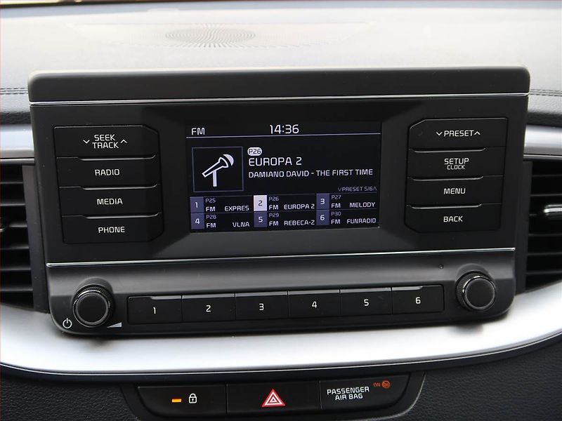 Kia Ceed (2020) Silver 1.0 T-GDI, Serv.kniha - fotka 15 z 17