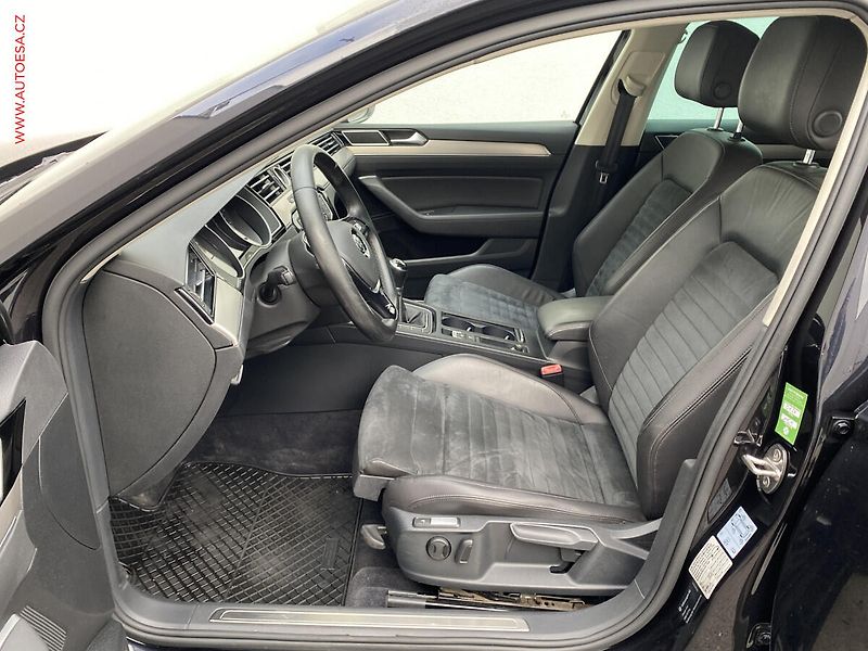 Volkswagen Passat (2016) 2.0 TDi, Highline, LED - fotka 9 z 18