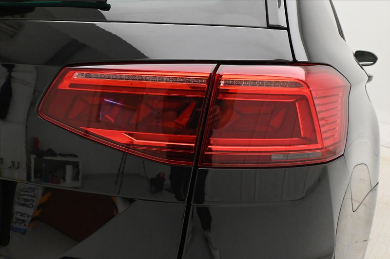 Volkswagen Passat 2,0 TDI 110kW DSG Business Zár - fotka 26 z 27