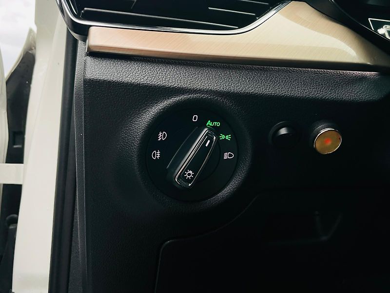 Škoda Scala 1.6TDI AUTOMAT SERVISKA TAŽNÉ - fotka 41 z 46