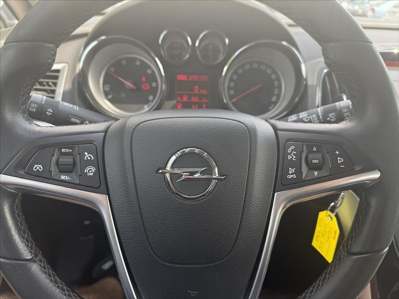 Opel Astra 1,6 CDTi - fotka 11 z 28