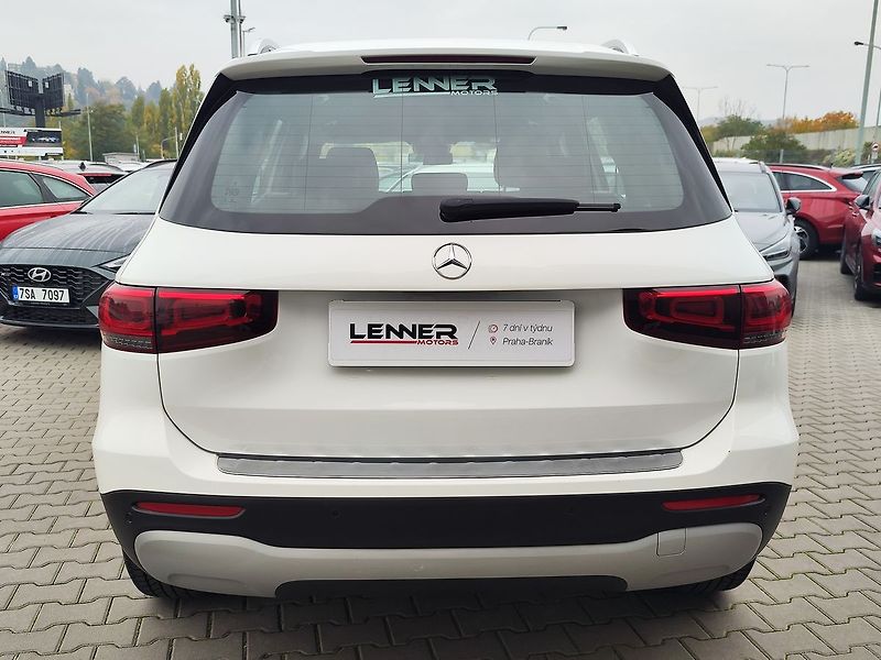 Mercedes-Benz GLB 200d/4Matic AT ČR 1.Maj 7Míst - fotka 6 z 31