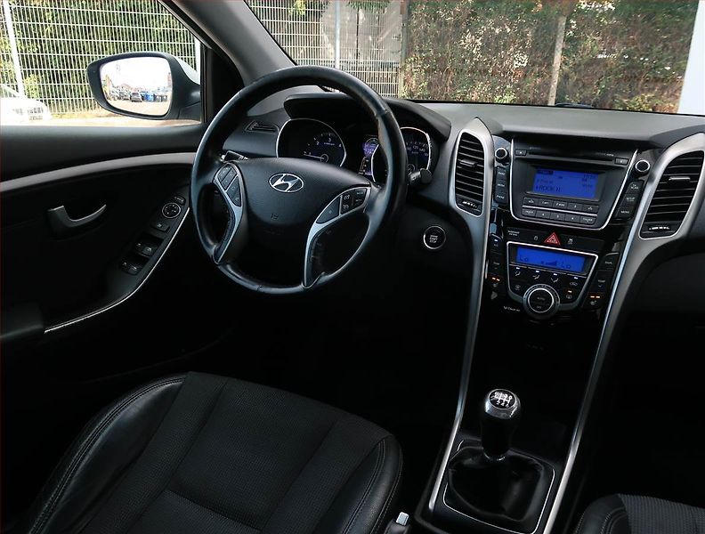 Hyundai i30 (2014) 1.6 CRDi, nová STK - fotka 7 z 17