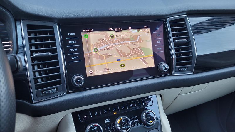Škoda Kodiaq 2,0 TDI 4x4 DSG 7.MÍST - fotka 25 z 31