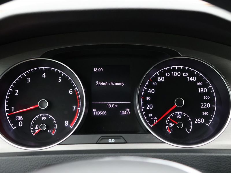 Volkswagen Golf 1,2 TSI 77kw ORIG.ALU Perleť - fotka 15 z 27