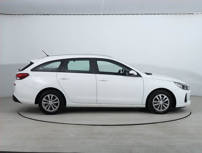 Hyundai i30 (2018) 1.6 CRDi, Tempomat - fotka 6 z 19