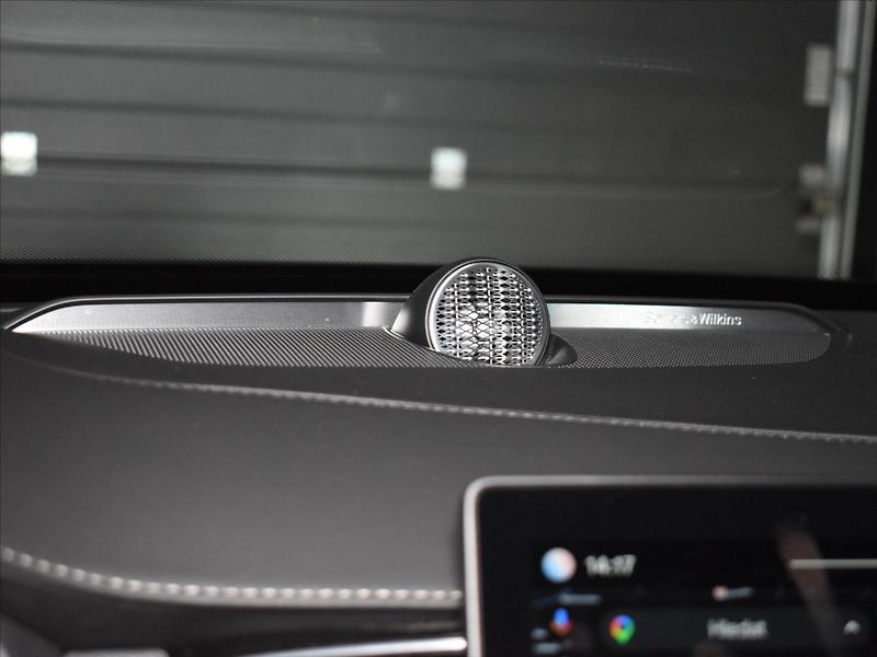 Volvo XC90 2,0 B5 AWD Ultra vzduch,Pano - fotka 17 z 27