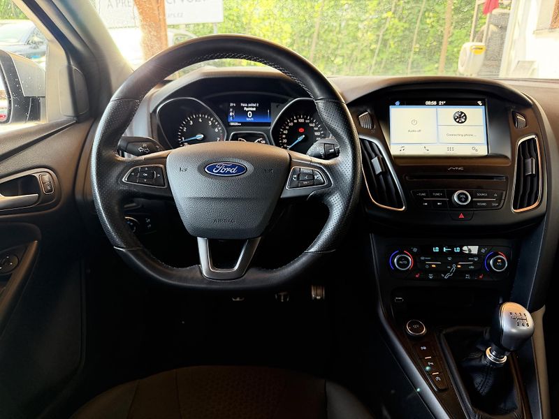 Ford Focus ST-Line 1.5 EcoBoost 110kW - fotka 10 z 26