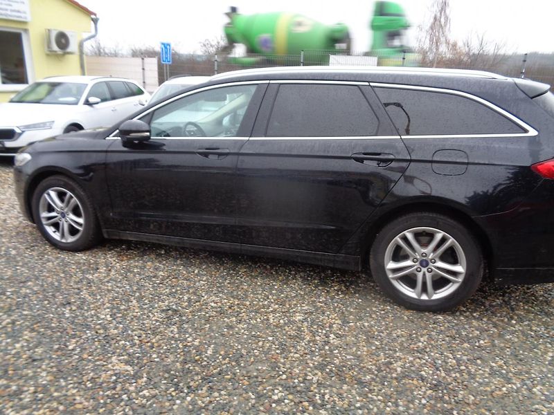 Ford Mondeo 2,0 - fotka 8 z 16