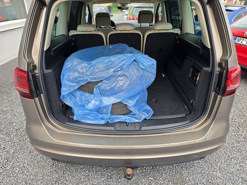 Volkswagen Sharan 2.0TSI Highline 7 TZ Masáž Led - fotka 5 z 24