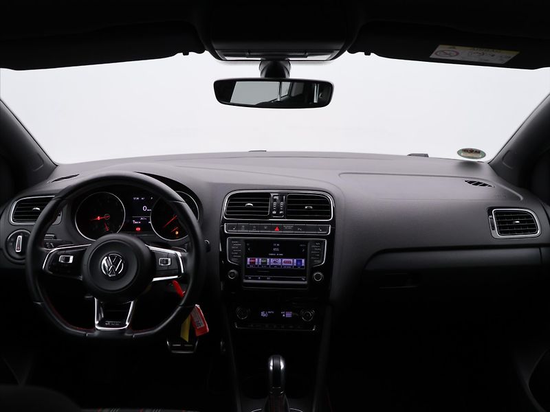 Volkswagen Polo 1.8 TSI 141kW GTI DSG 1.Majite - fotka 25 z 33