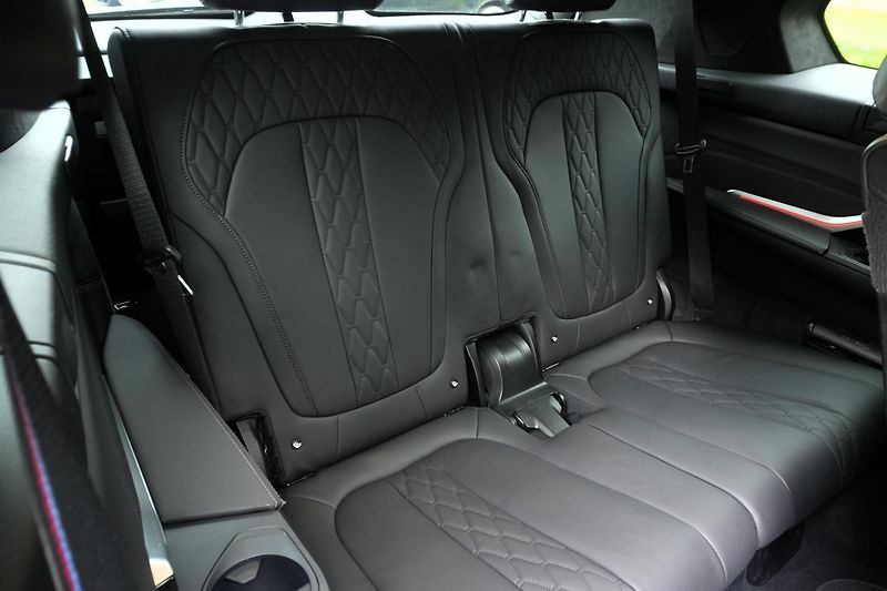 BMW X7 40d xDrive, Masáže, Skylounge - fotka 44 z 47