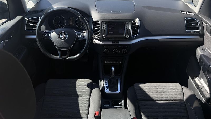 Volkswagen Sharan (2015) 2.0 TDI 110KW DSG 7MÍST - fotka 13 z 26