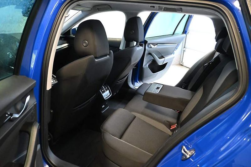Škoda Octavia (2022) 2.0 4x4 DSG LED TOUR Virtual T - fotka 9 z 39