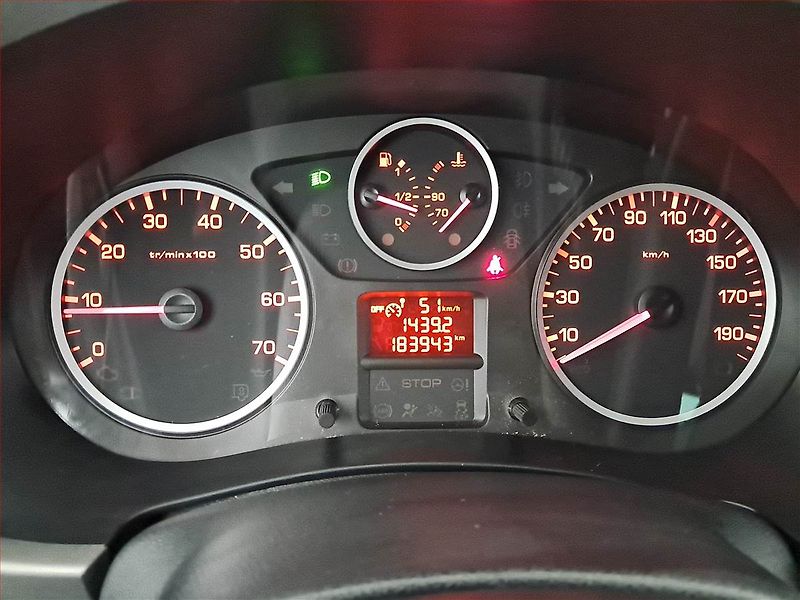 Peugeot Partner (2011) 1.6 HDi, 5Míst, 1Maj - fotka 11 z 18