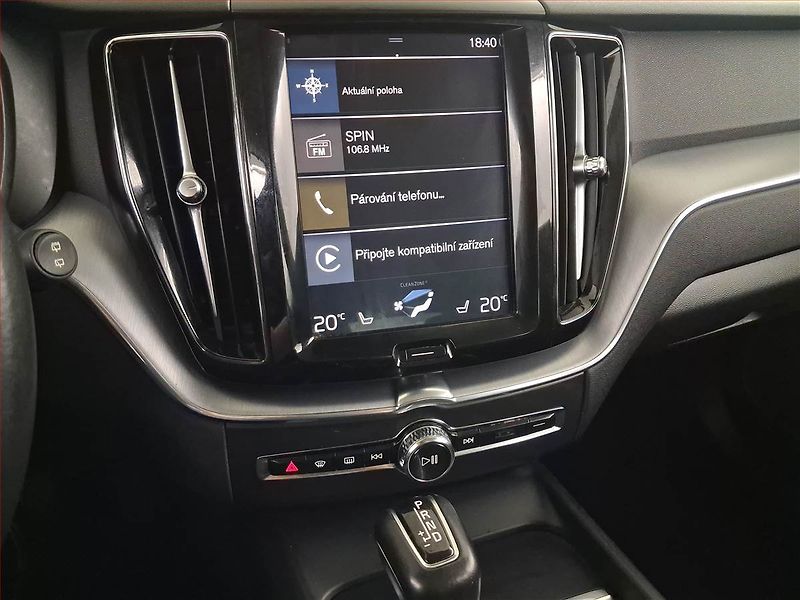 Volvo XC60 (2018) Momentum D4 - fotka 12 z 16